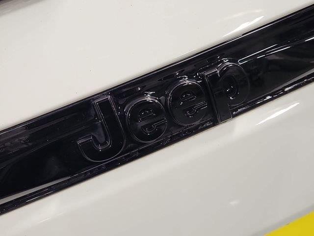 Used 2023 White Jeep Altitude image 30