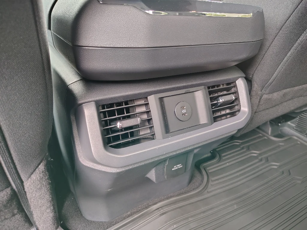 New 2026 Carbonized Gray Metallic Ford XLT image 13