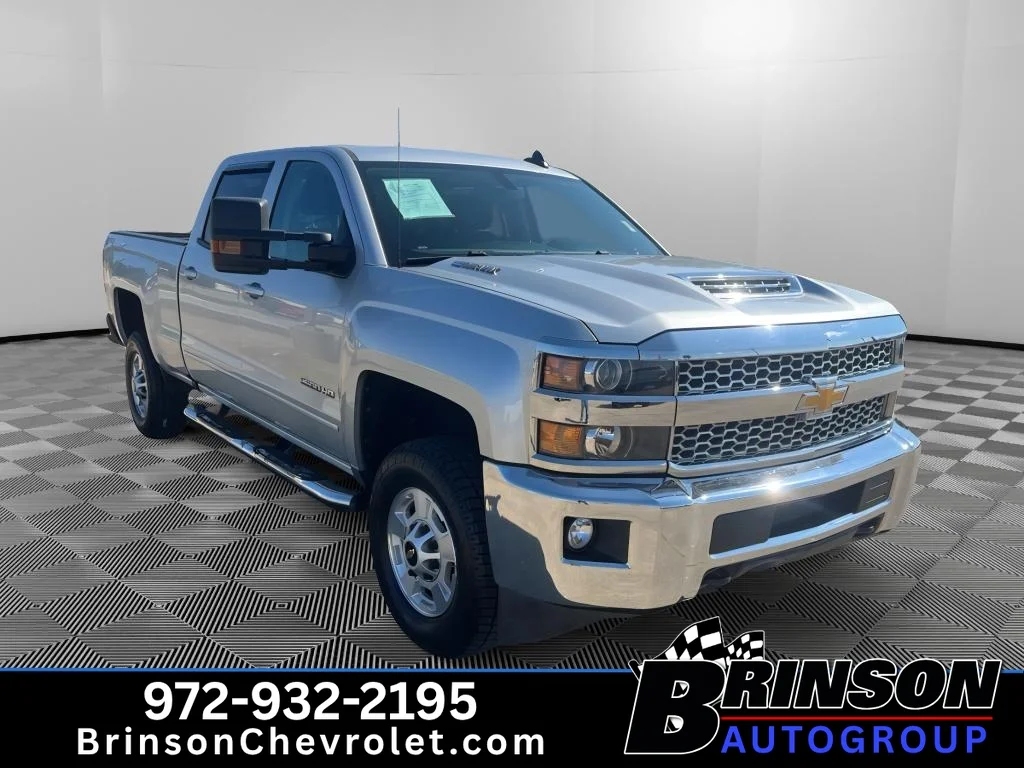 Used 2019 SILVER ICE METALLIC Chevrolet LT image 3