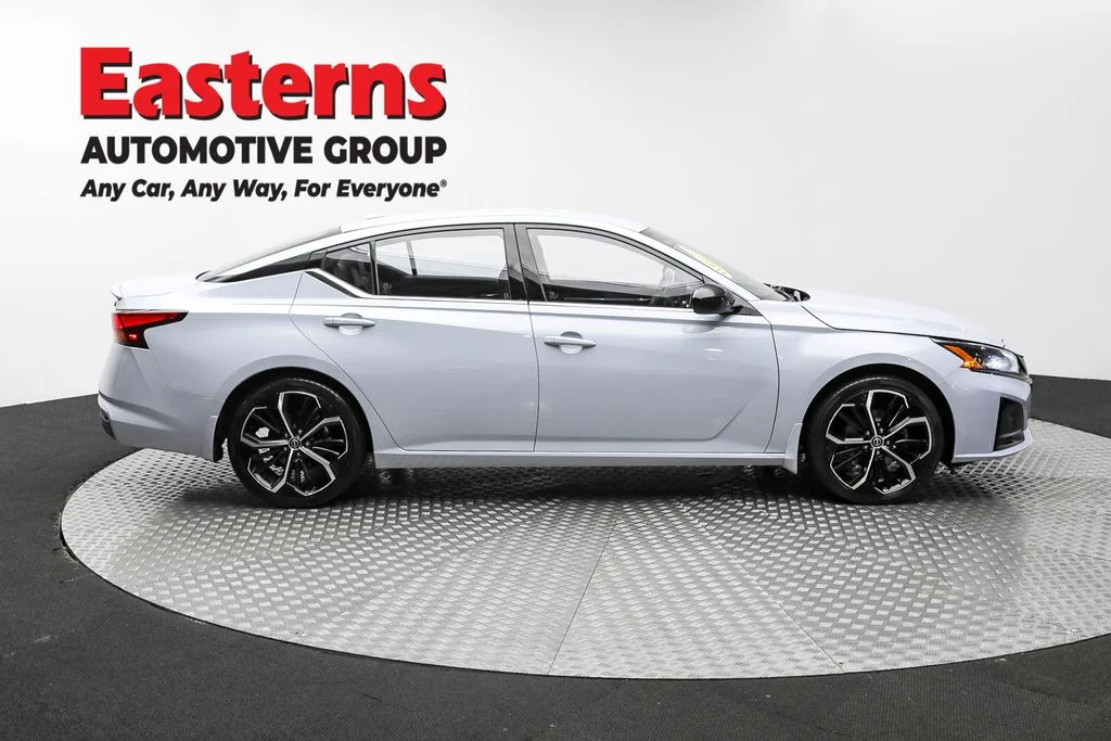 Used 2023 Gray Nissan 2.5 SR image 4