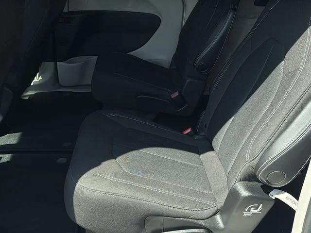 Used 2021 White Chrysler L image 18