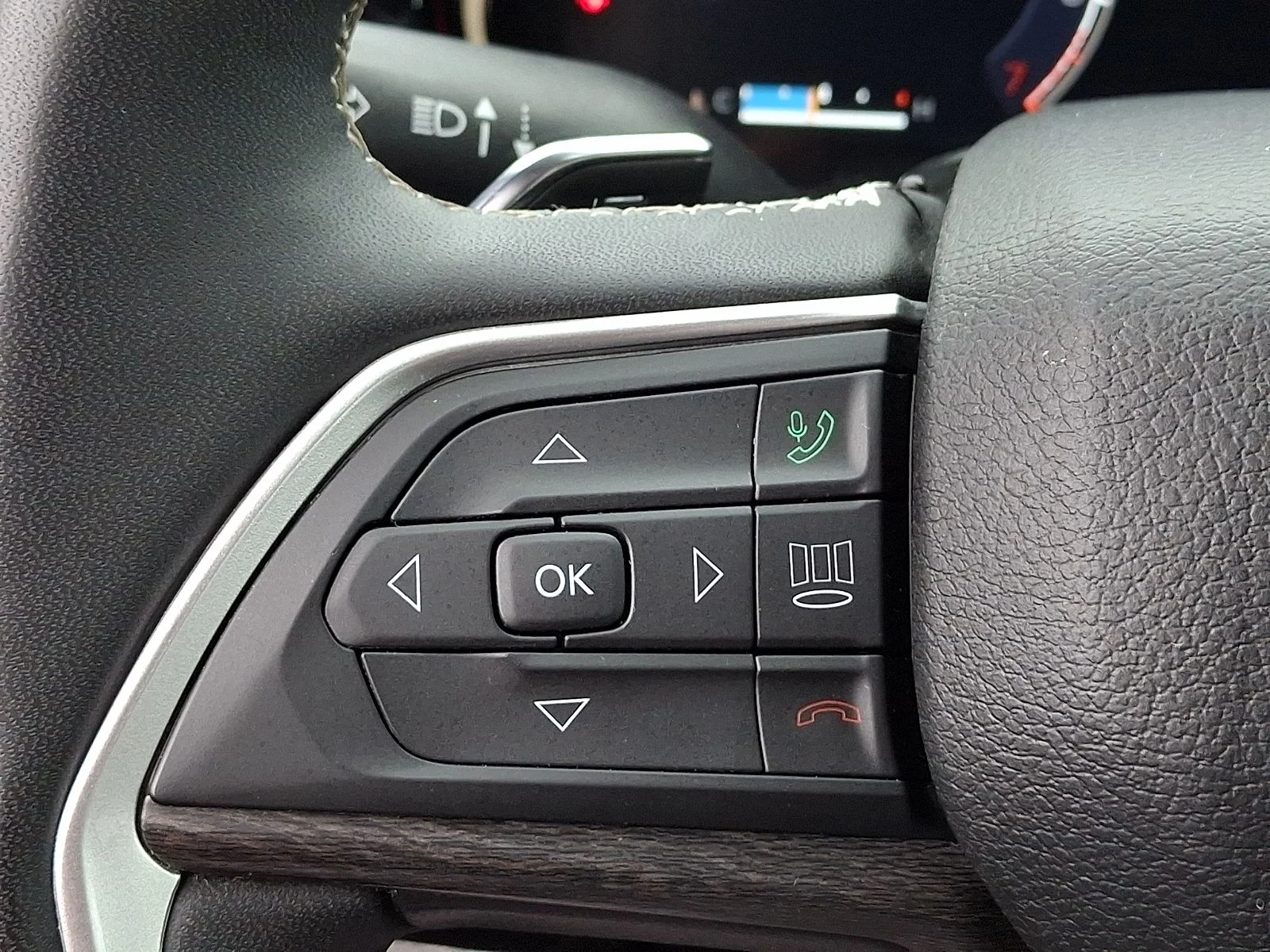 Used 2023 White Jeep Limited image 23