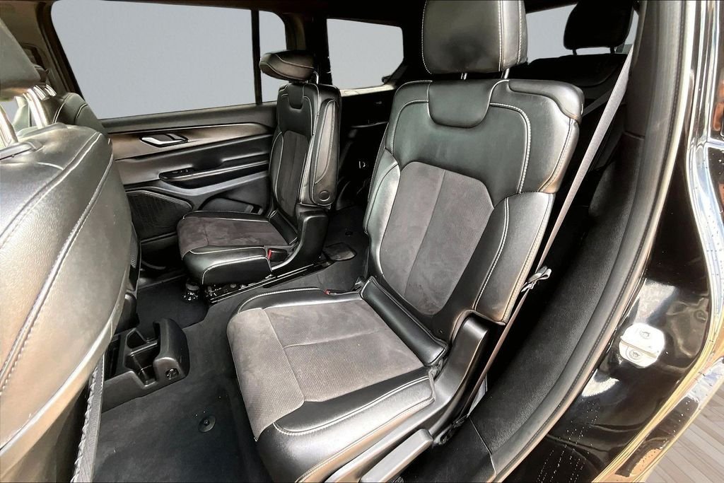 Used 2023 Black Jeep Altitude image 24