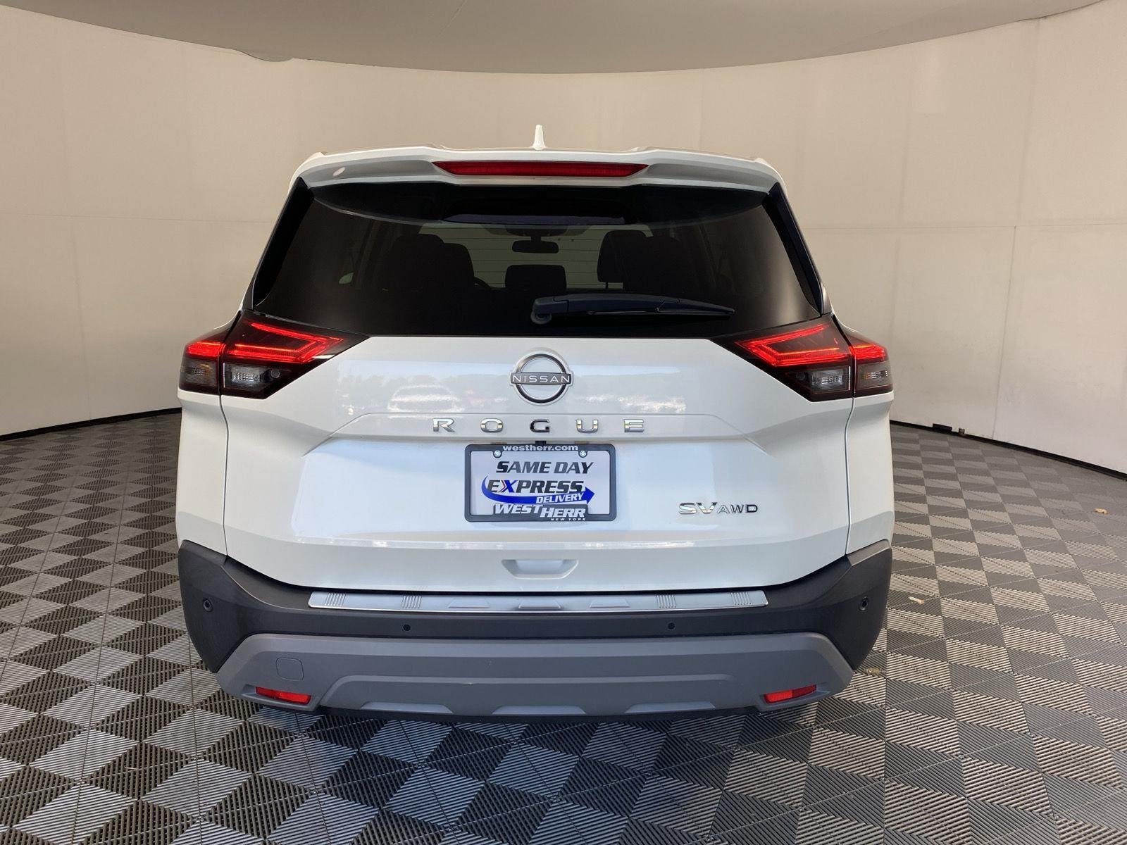 Used 2023 Pearl White Tricoat Nissan SV image 8