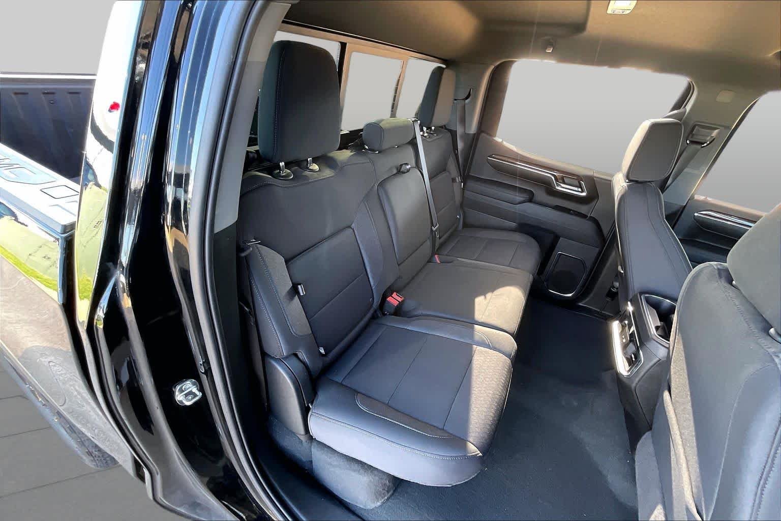 Used 2024 Onyx Black GMC Elevation image 16