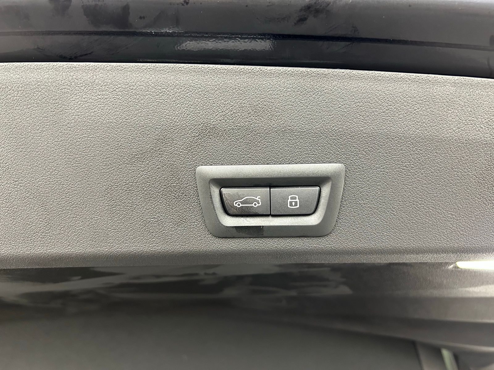 New 2026 Carbon Black Metallic BMW Label image 40