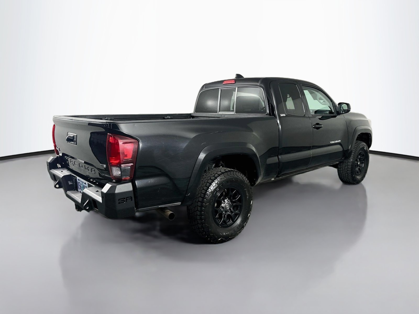 Used 2022 Midnight Black Metallic Toyota SR5 image 8