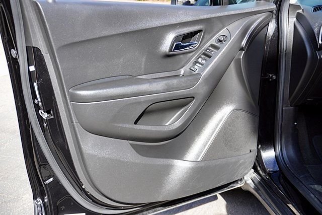 Used 2021 Black Chevrolet LS image 21