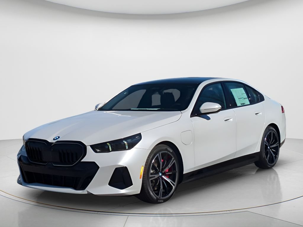 2026 BMW 5 Series 550e xDrive Sedan's photo