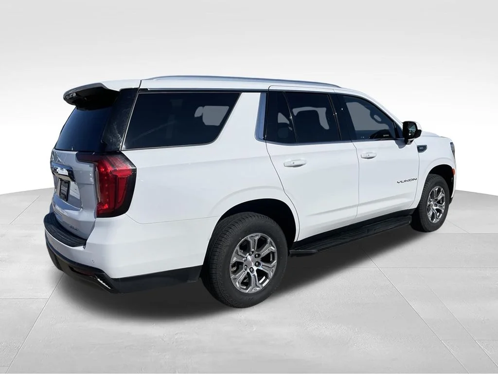 Used 2024 White GMC SLE image 4