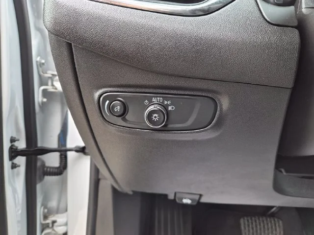 2024 Chevrolet Equinox LT - Photo 18