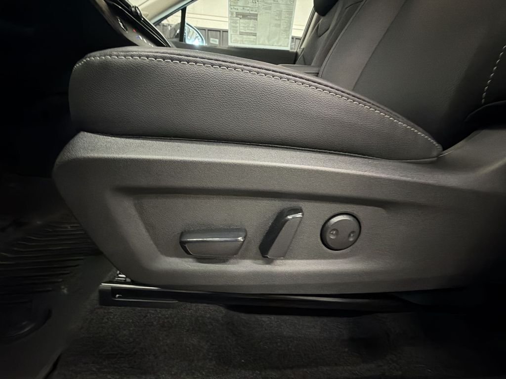 New 2026 Gray Nissan SL image 12