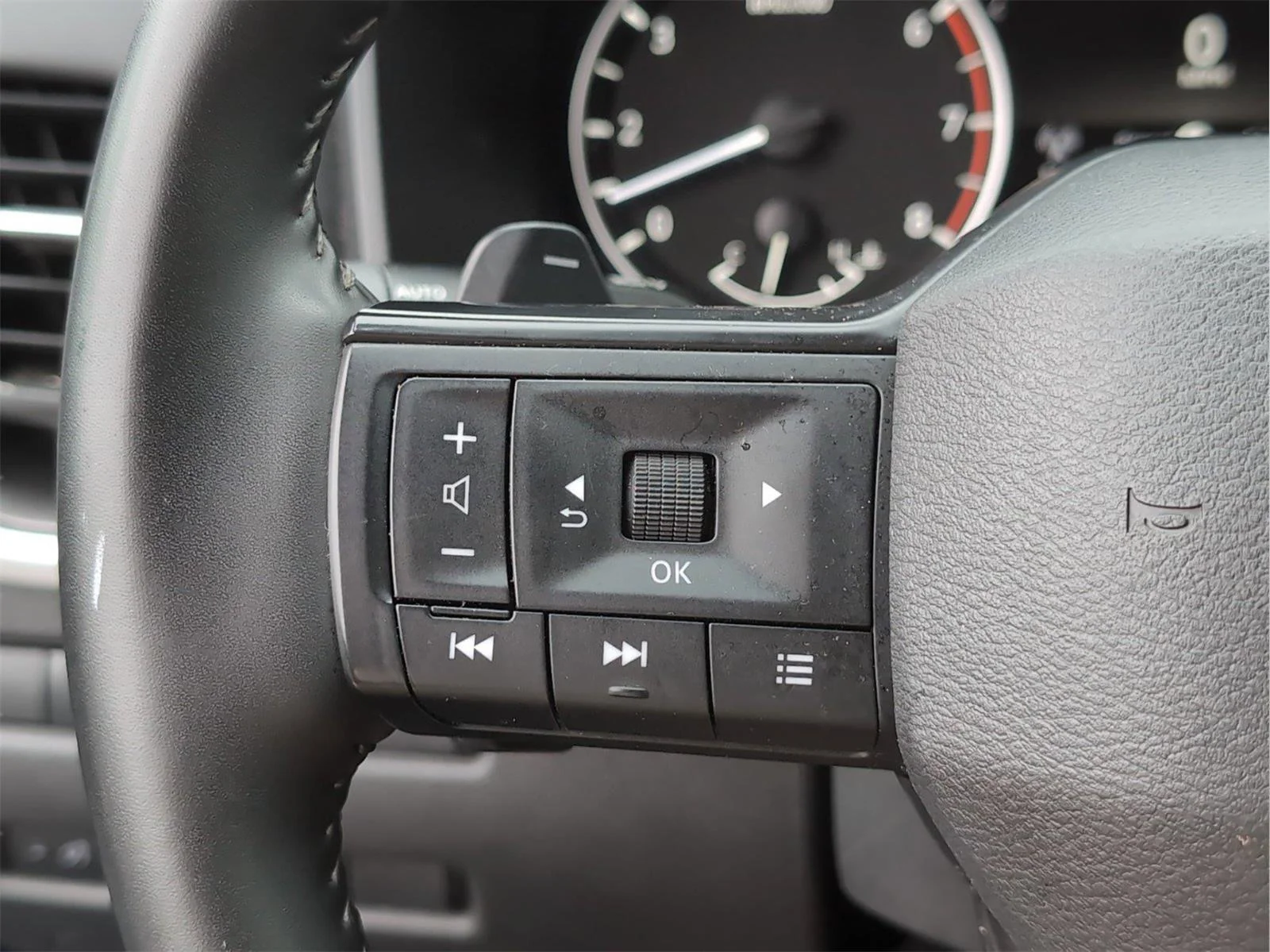 Used 2025 Deep Ocean Blue Pearl Nissan SV image 28