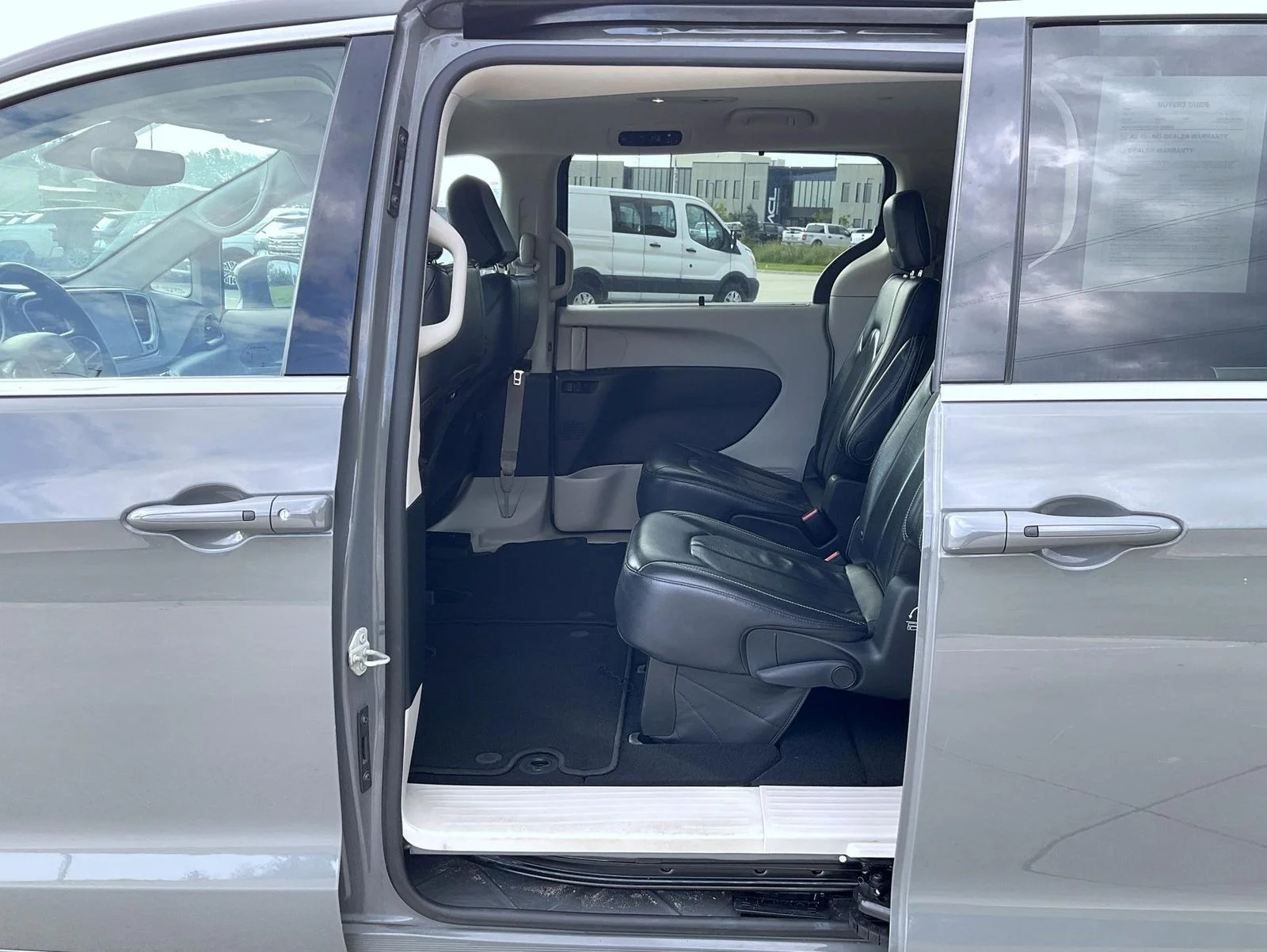 Used 2022 White Chrysler Touring L image 18
