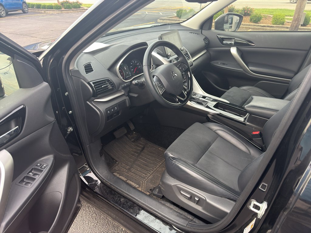Used 2024 BLACK Mitsubishi SE image 9