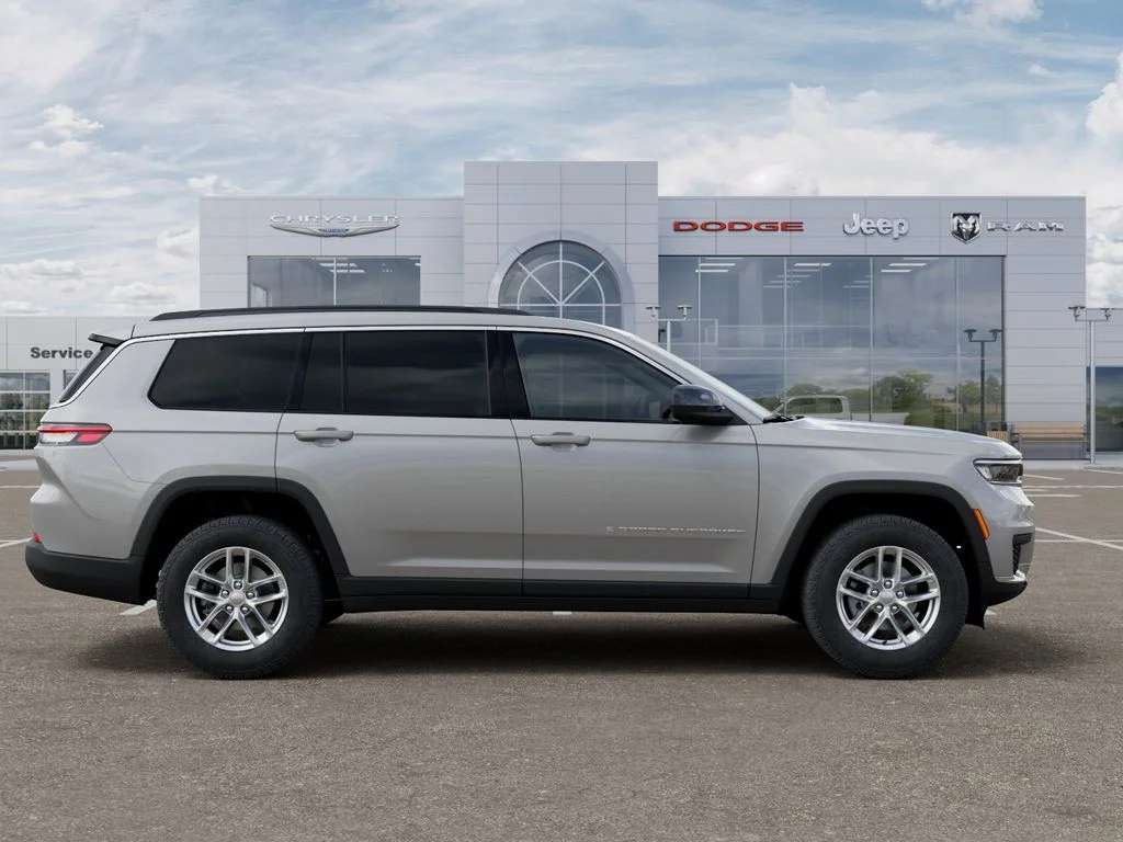 New 2026 Silver Zynith Jeep Laredo image 22