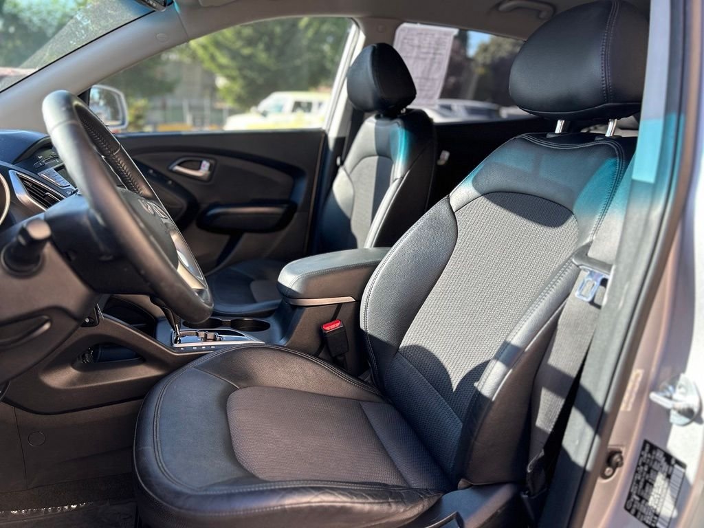 Used 2012 Diamond Silver Hyundai GLS image 15