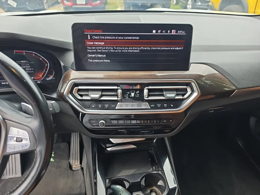 Used 2022 White BMW xDrive30i image 13