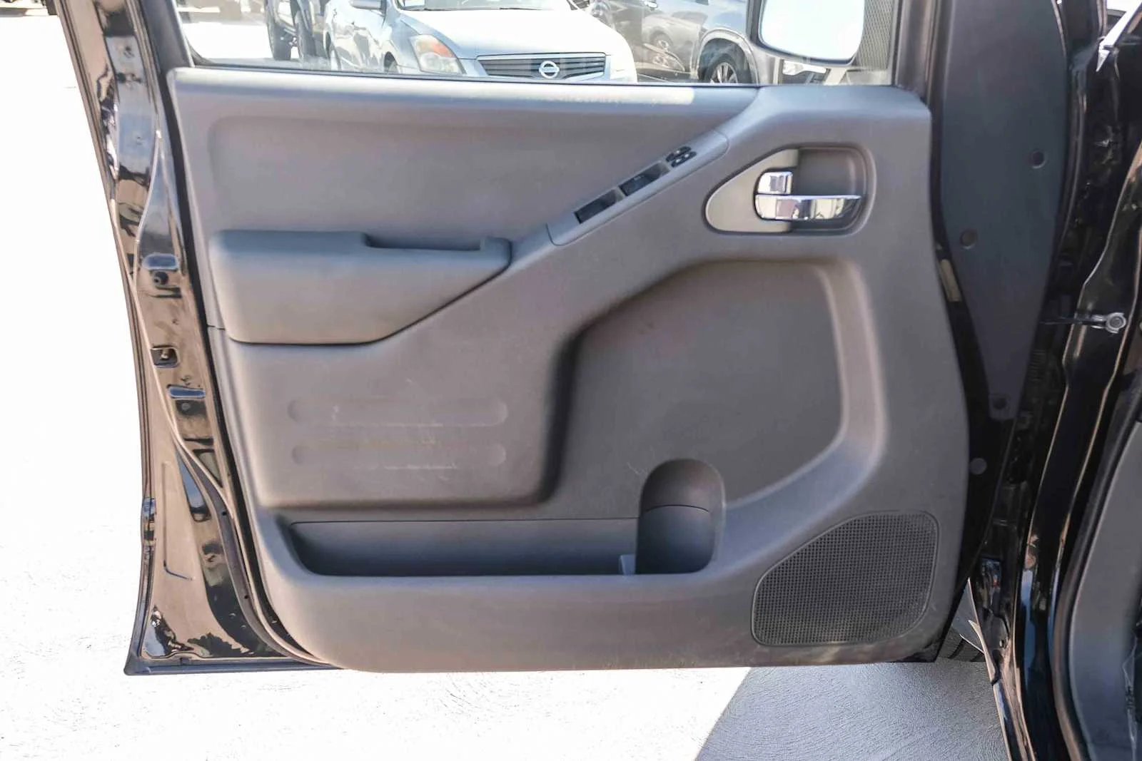 Used 2018 Magnetic Black Nissan SV V6 image 22