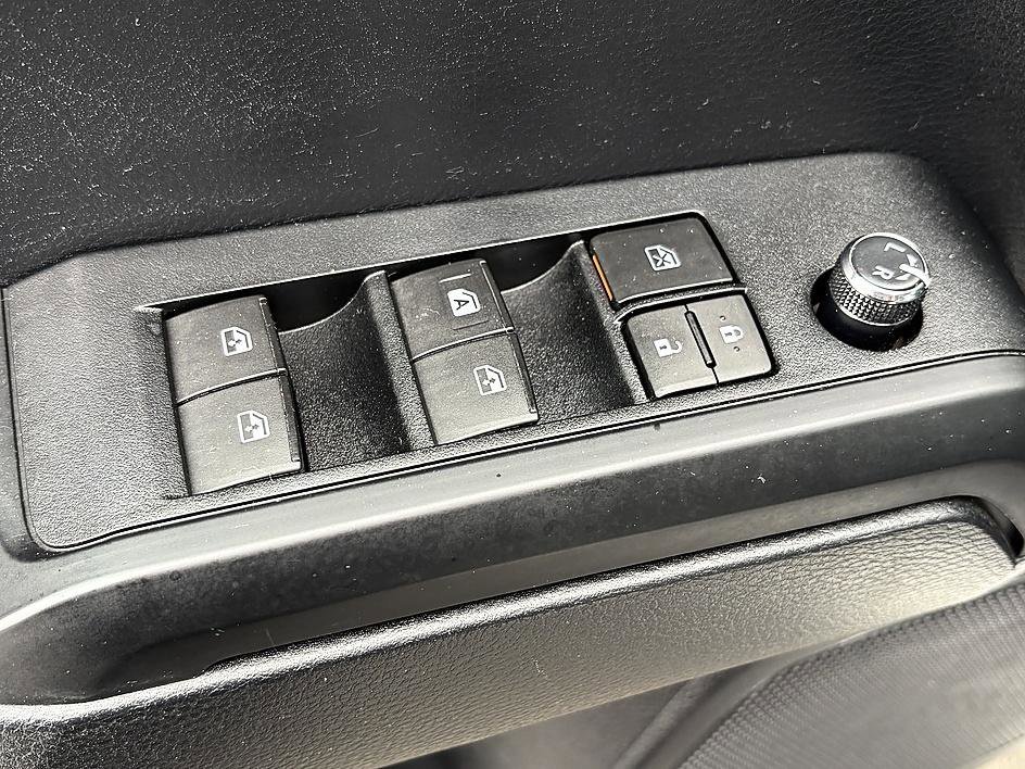 Used 2018 Super White Toyota SR image 14