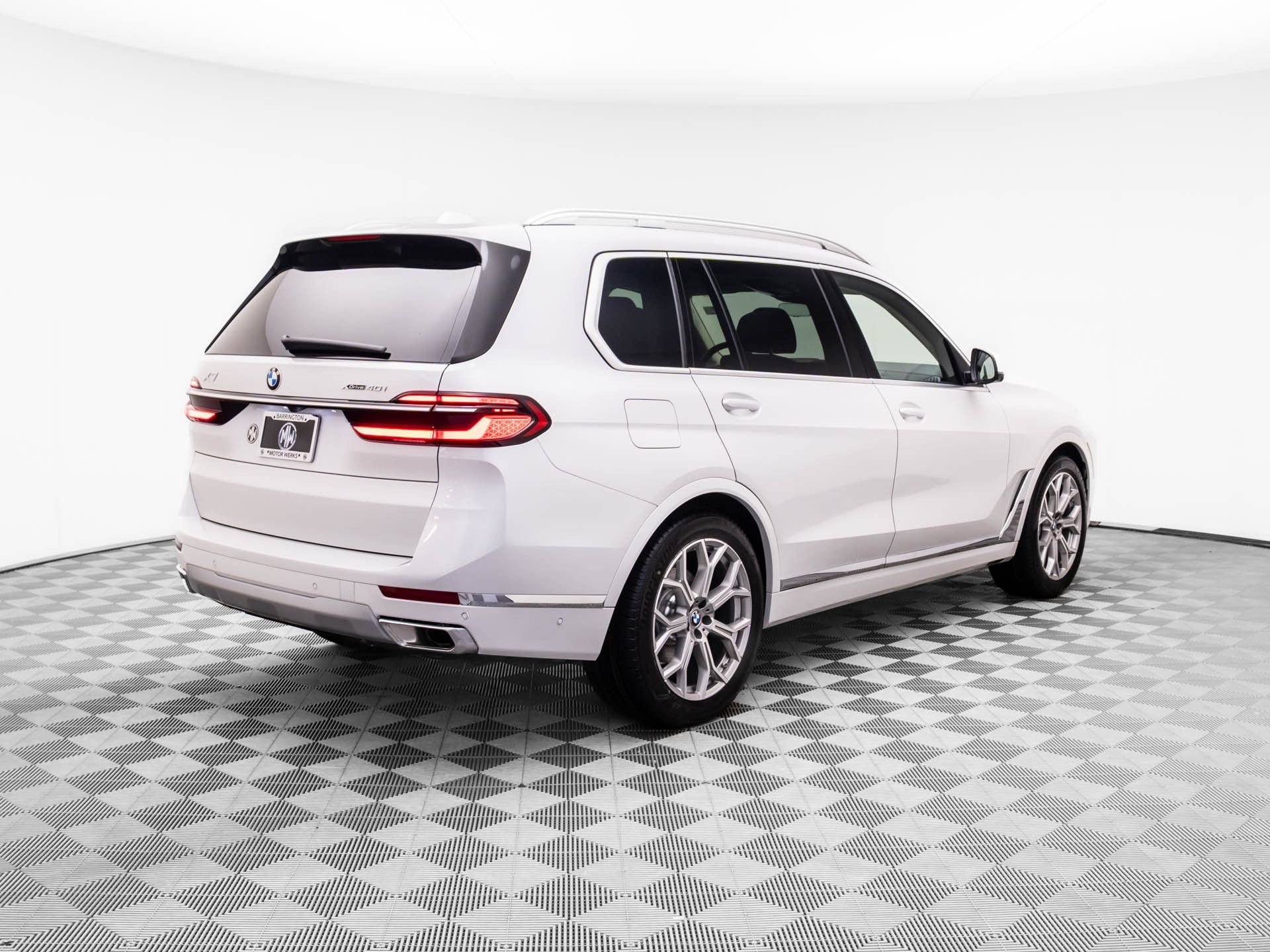 New 2026 Mineral White Metallic BMW xDrive40i image 5