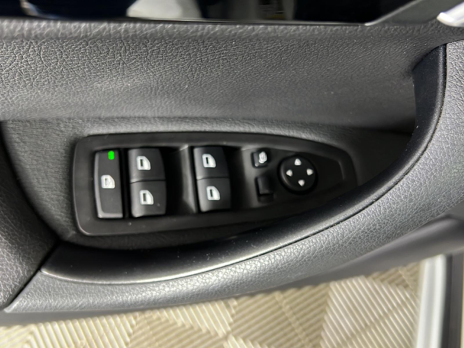 Used 2019 Alpine White BMW xDrive28i image 16