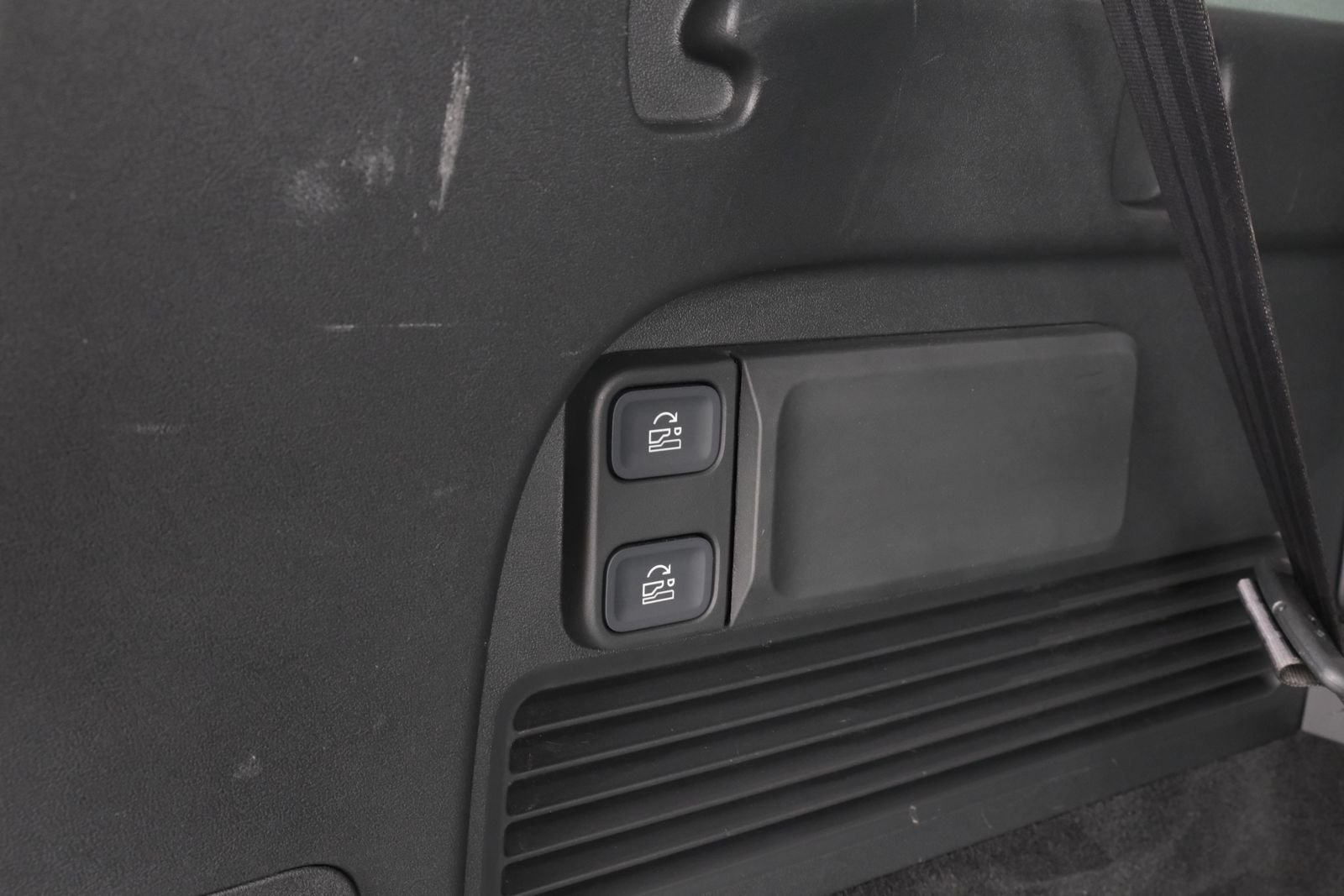Used 2023 Midnight Rivian Adventure image 40