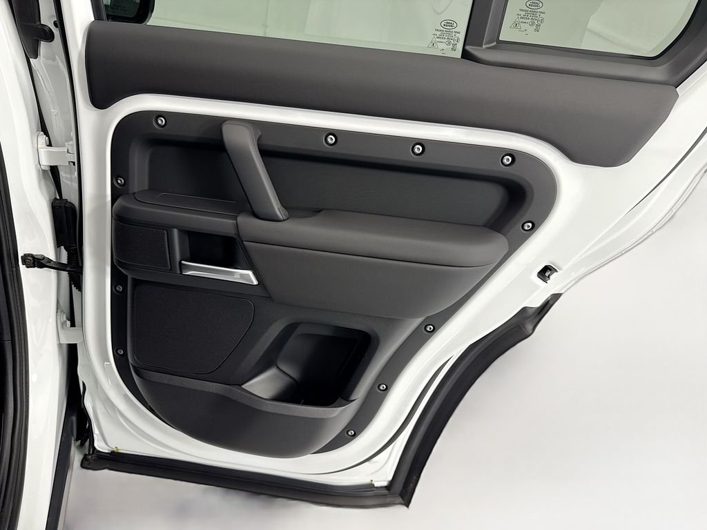 Used 2026 Fuji White Land Rover S image 28