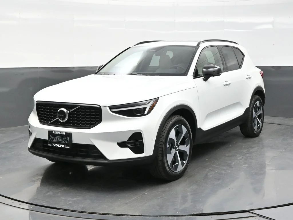 New 2026 Crystal White Volvo Plus image 2