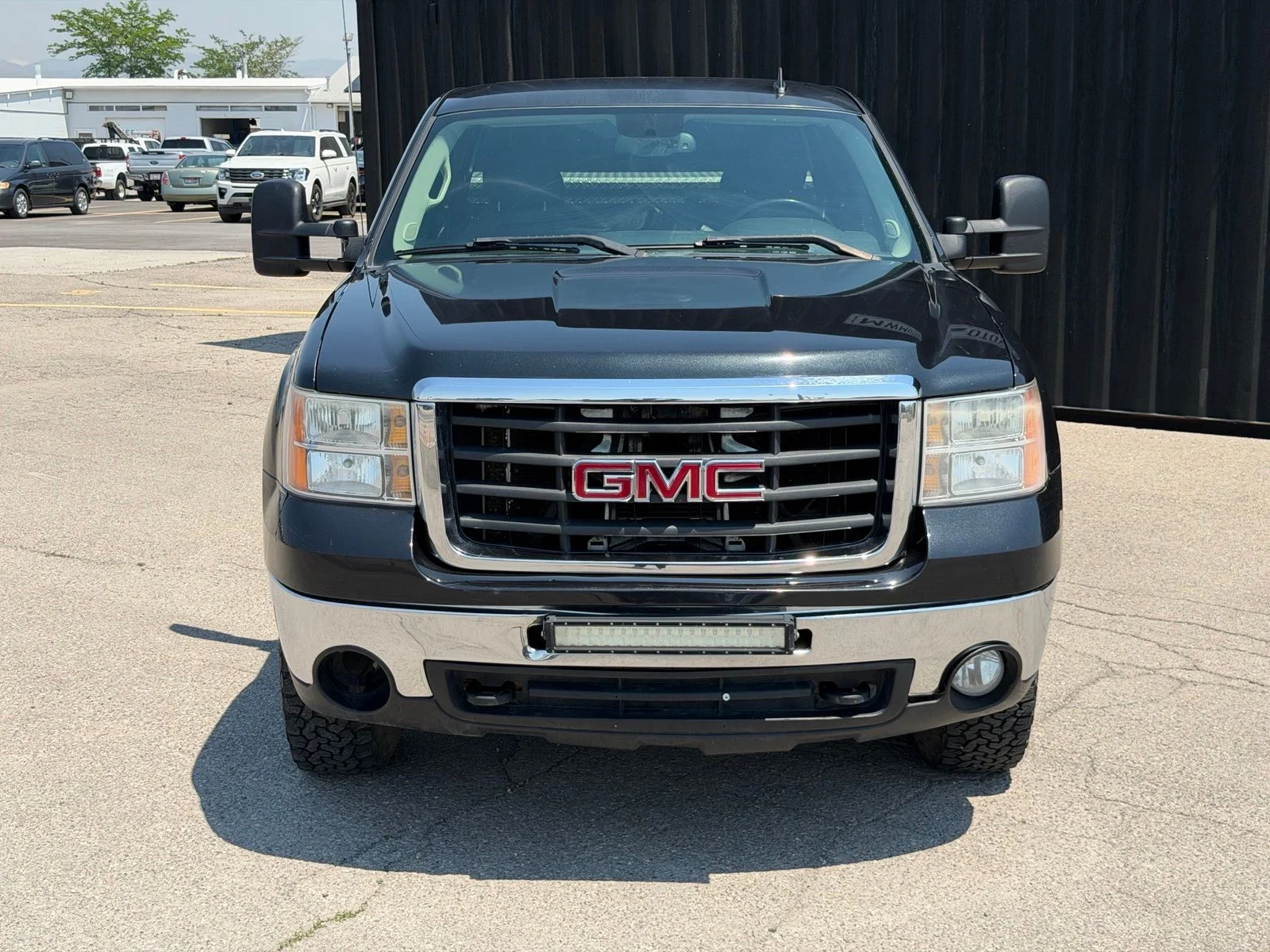 Used 2009 Black GMC SLE image 3
