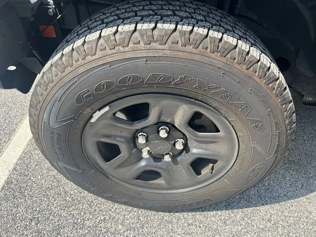 Used 2019 Gray Jeep Sport image 10
