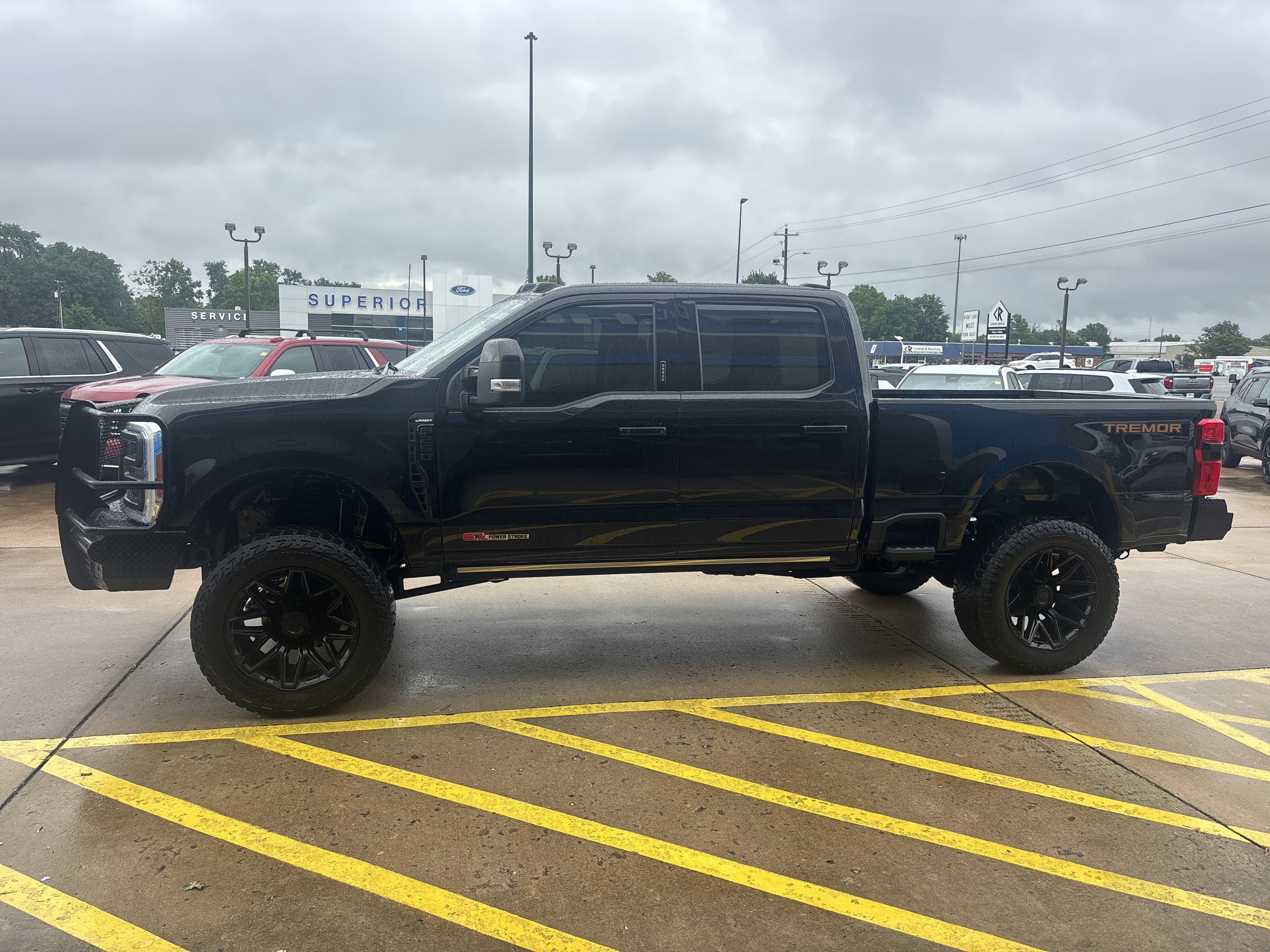 Used 2023  Ford XL image 9