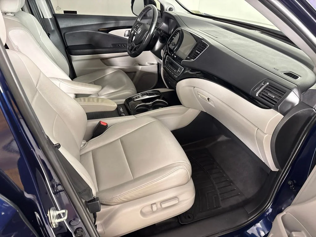 Used 2019 Blue Honda Touring image 19