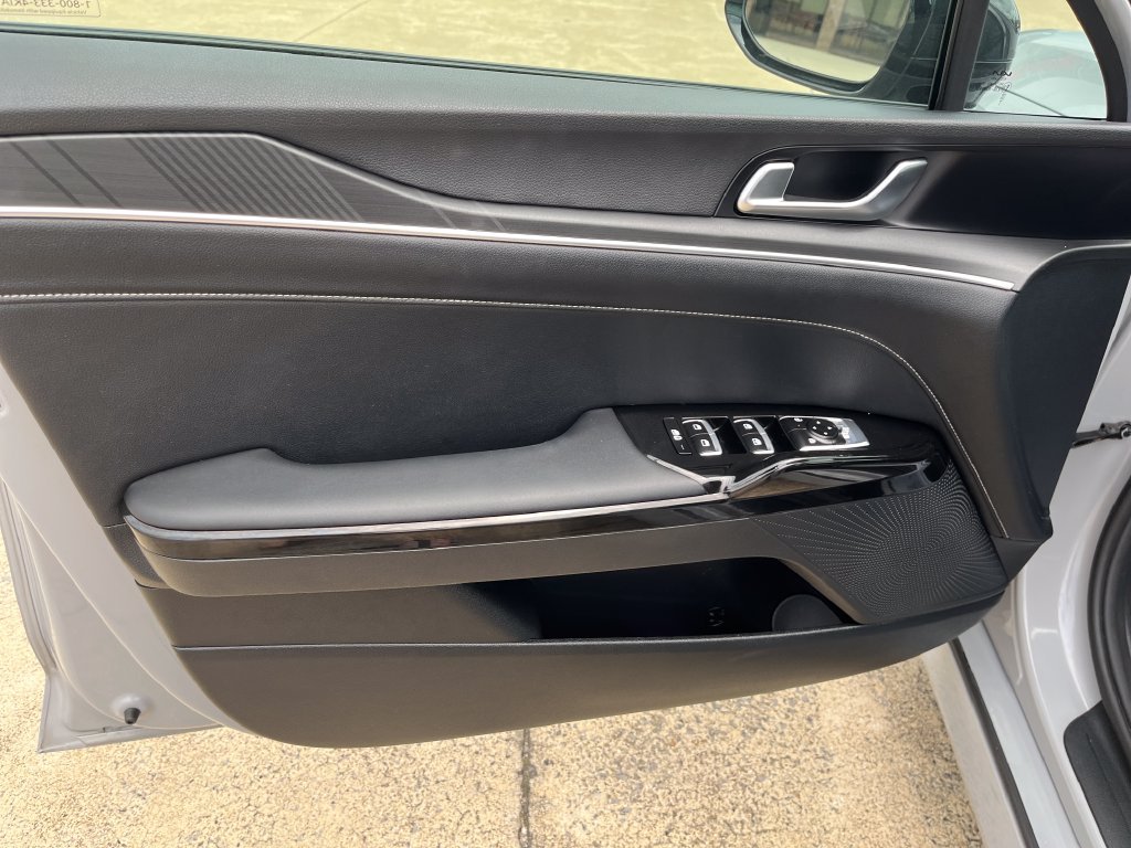 Used 2025 Wolf Gray Kia GT-Line image 11