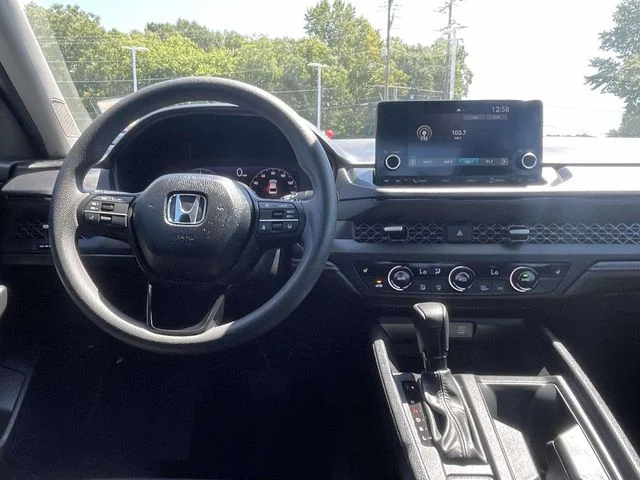 Certified Used 2025 Platinum White Pearl Honda SE image 11
