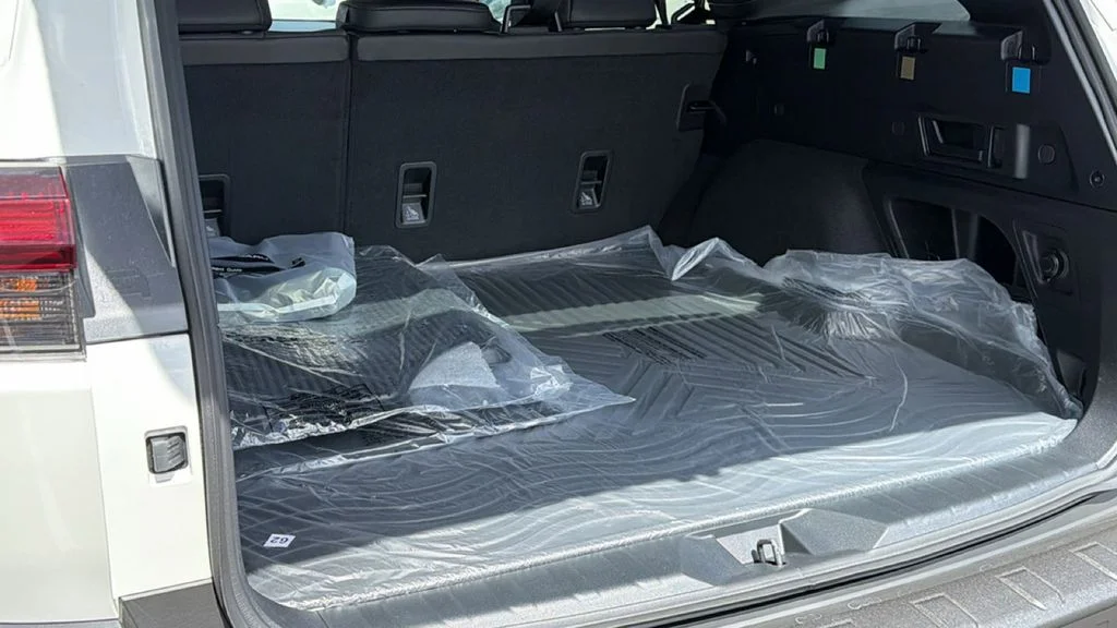 New 2026 CRYSTAL WHITE PEARL Subaru Premium image 27