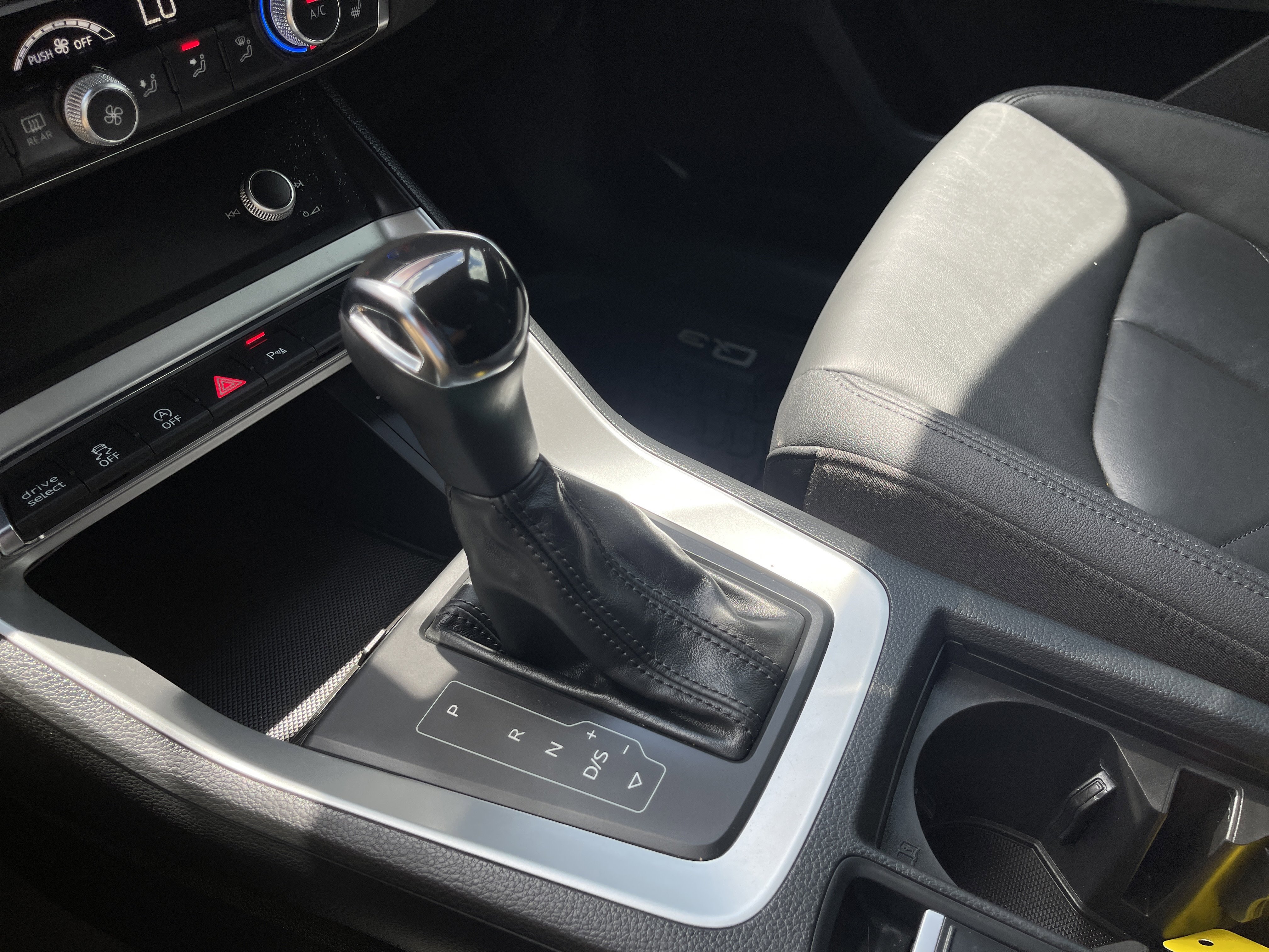 Used 2020 Mythos Black Metallic Audi S line Premium image 25