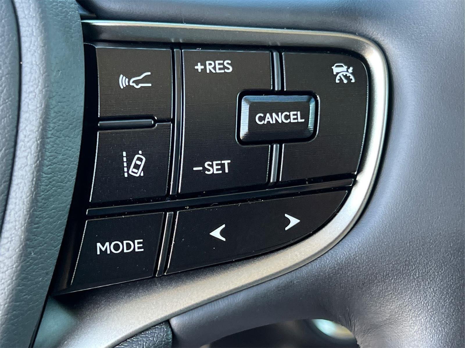 2025 Lexus ES 350 - Photo 20