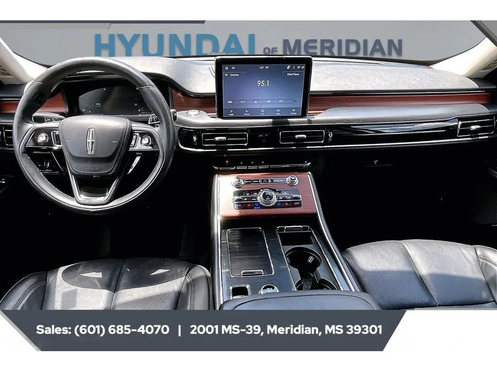 Used 2023 Flight Blue Metallic Clearcoat Lincoln Reserve image 13