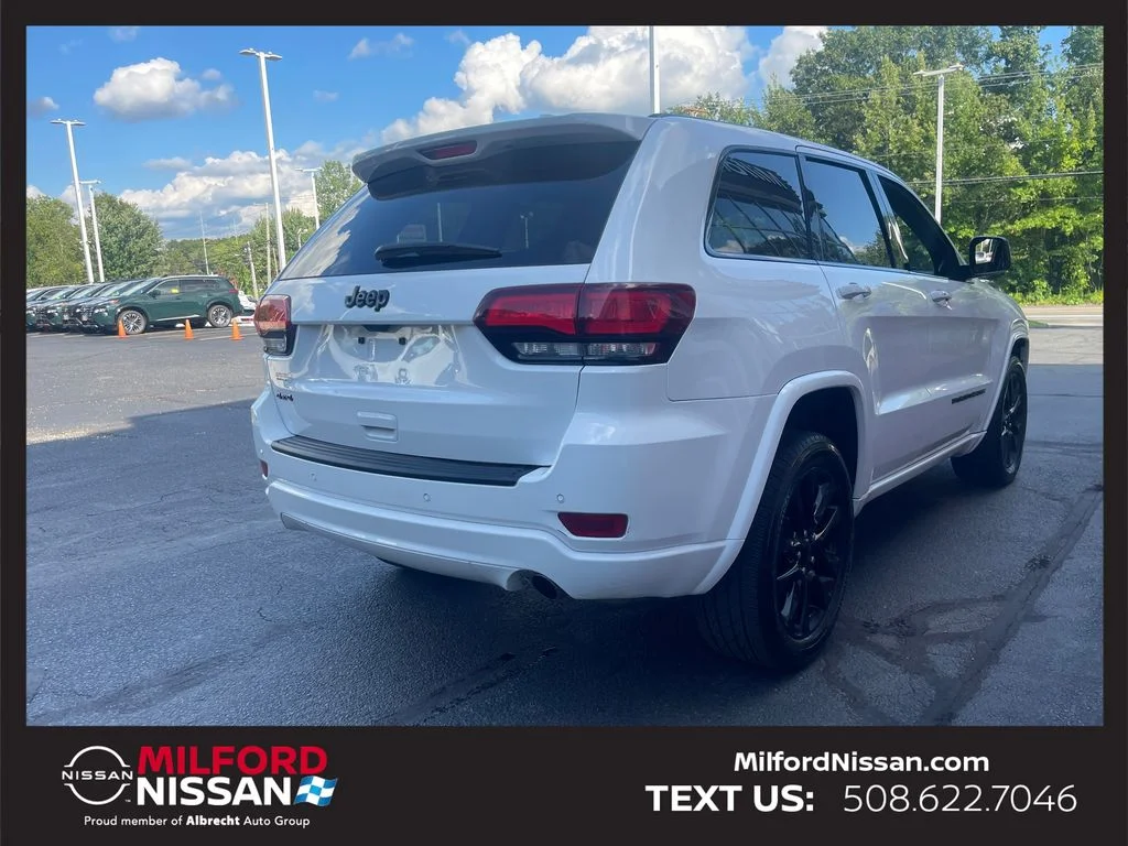 Used 2022 White Jeep Laredo X image 5