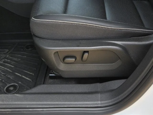 Used 2023 White Buick Essence image 32