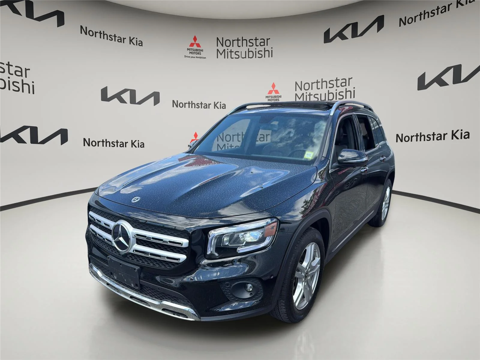 2023 Mercedes-Benz GLB GLB 250 4MATIC's photo