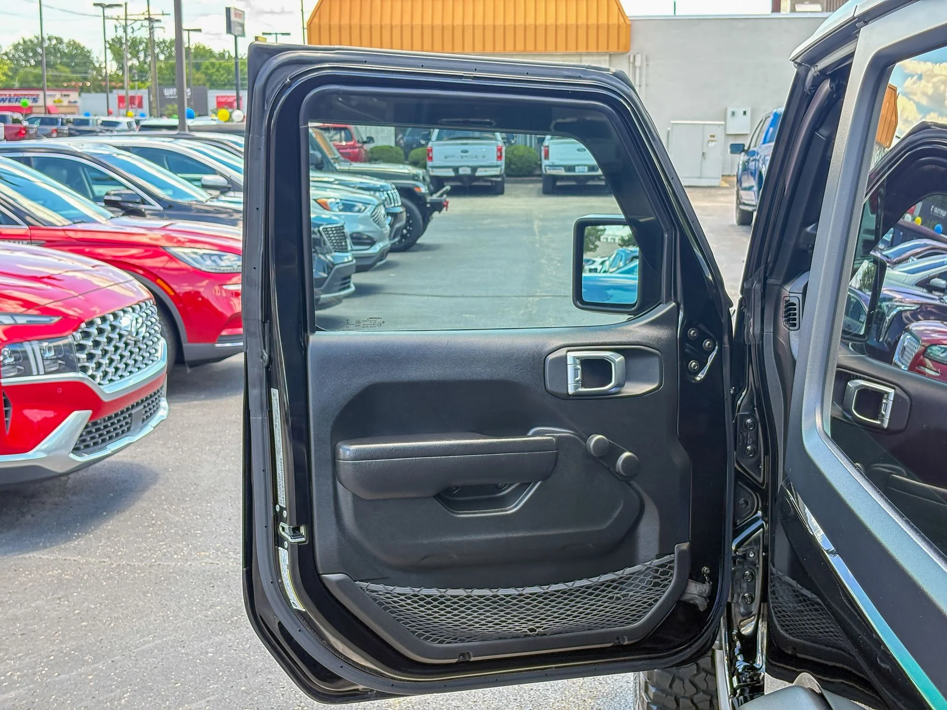 Used 2022 Black Jeep  image 21