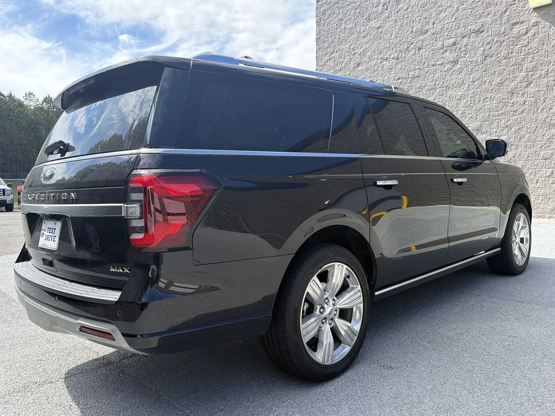Used 2022 Black Metallic Ford Platinum image 9