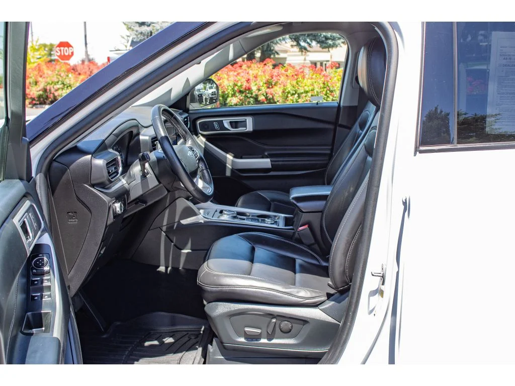 Used 2023 Oxford White Ford XLT image 31