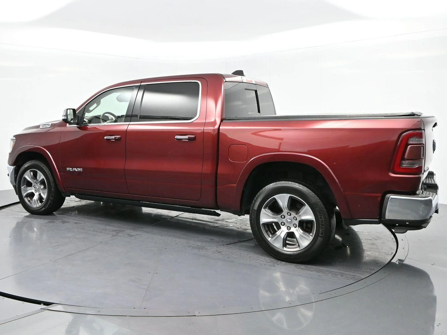Used 2020 Delmonico Red Pearlcoat Ram Laramie image 5