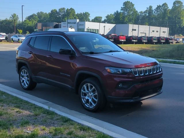 Used 2022 Red Jeep Latitude Lux image 15