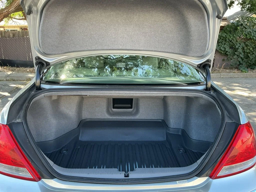 Used 2008 Silver Acura 3.5 image 23