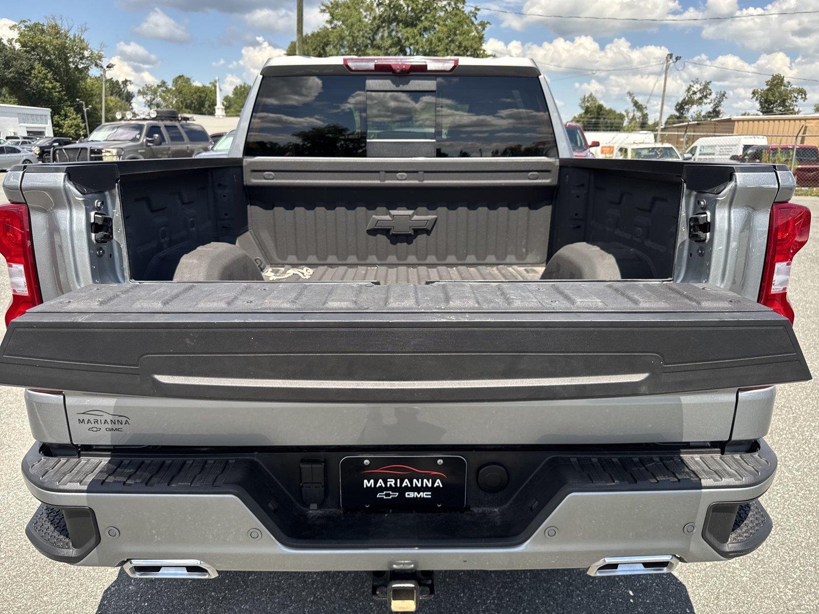 Used 2025 Sterling Gray Metallic Chevrolet High Country image 37
