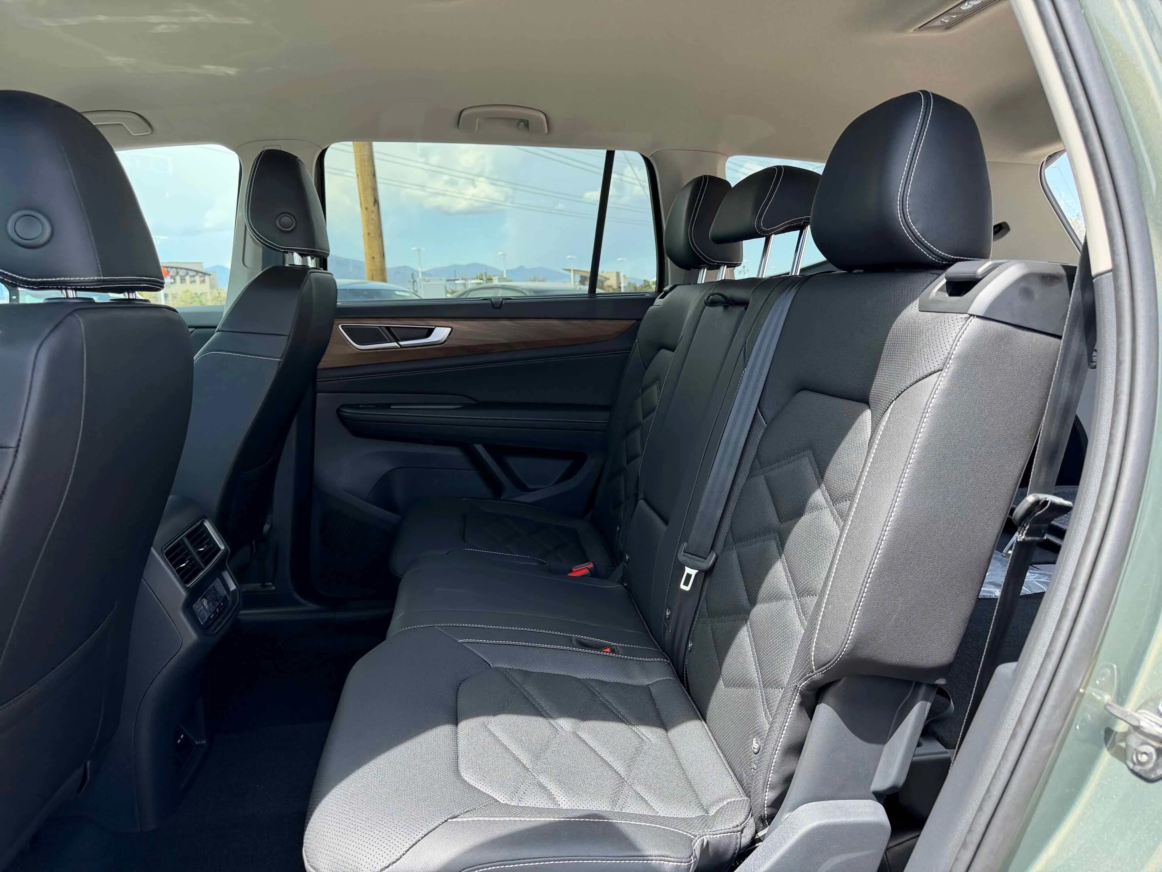 New 2026 Green Volkswagen 2.0T SE w/Technology image 27